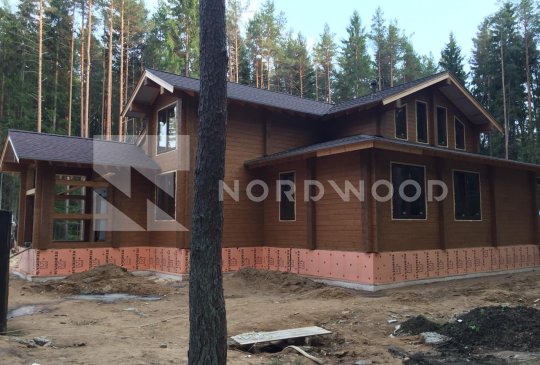 Работы по покраске комплекса из клееного бруса площадью свыше 550 кв. м. фото 3  - NORDWOOD