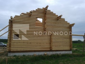 Сборка дома из оцилиндрованного бревна площадью фото 4 - NORDWOOD