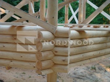 Сборка домика из оцилиндрованного бревна площадью фото 11 - NORDWOOD