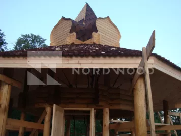 Монтаж кровли домика из оцилиндрованного бревна площадью фото 1 - NORDWOOD