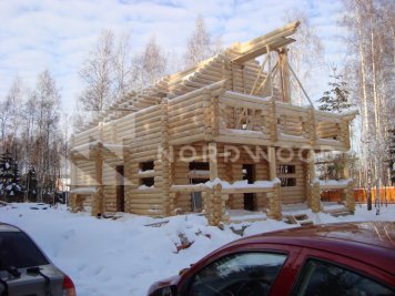 Сборка дома из оцилиндрованного бревна площадью фото 1 - NORDWOOD