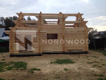 Сборка дома из оцилиндрованного бревна площадью  фото 8 - NORDWOOD